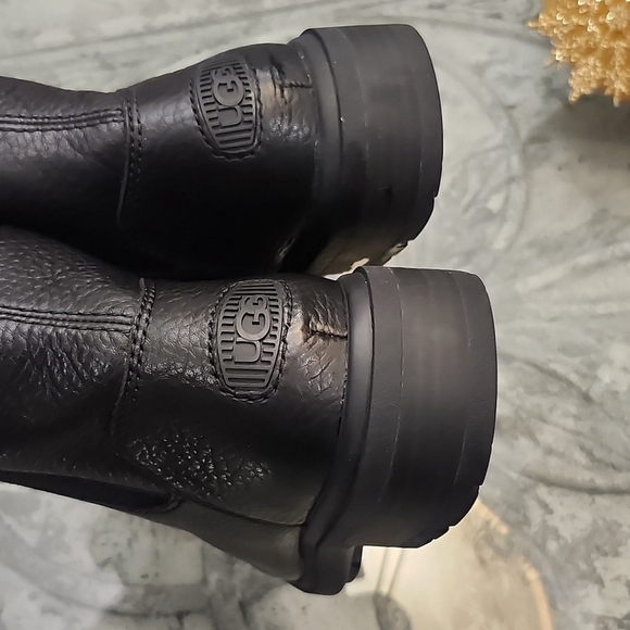 UGG HARRISON Women's CHELSEA BOOTS LIKE NEW SZ 9 - Picture 7 of 14